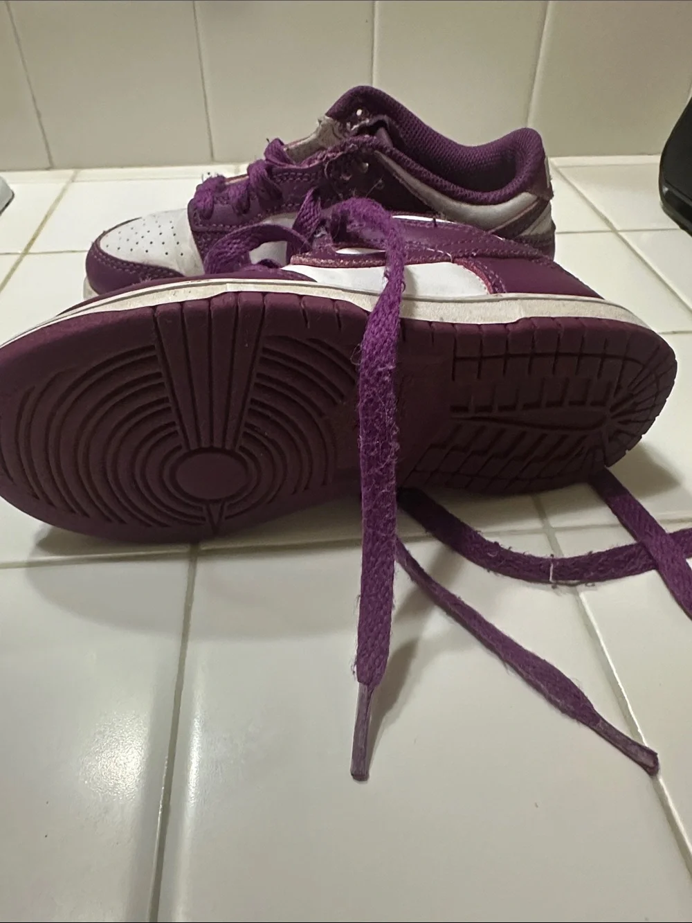Nike youth low